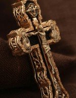 Крест из золота 585 пробы c эбеновым деревом