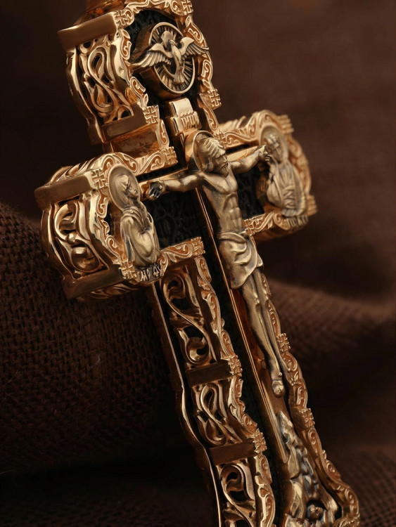 Крест из золота c эбеновым деревом