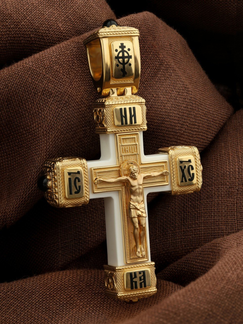 Крест из лимонного золота c эмаль , ониксом и бивнем мамонта