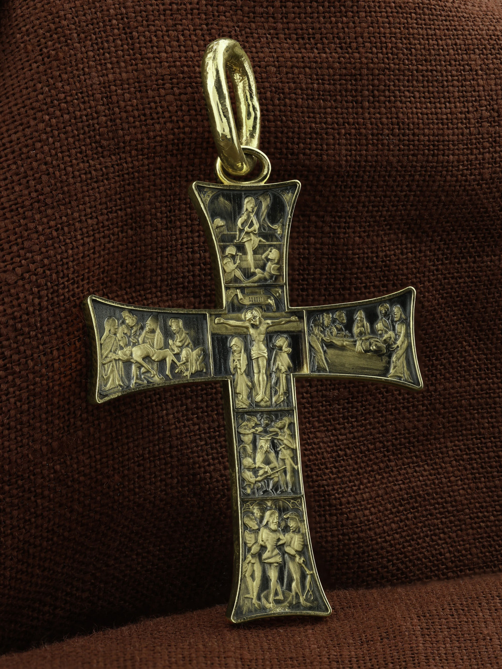 Крест из зелёного золота