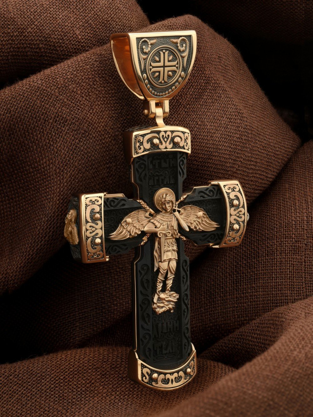 Крест из золота c эбеновым деревом