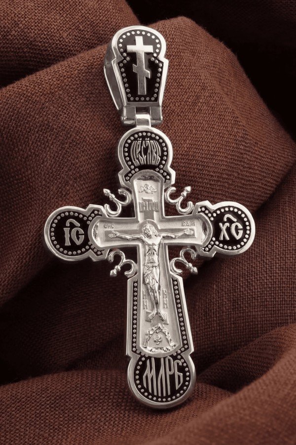 Крест из белого золота c эмаль