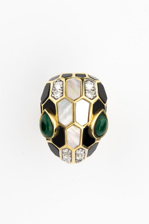 Кольцо из лимонного золота c бриллиантами, рубином, ониксом, малахитом и перламутром