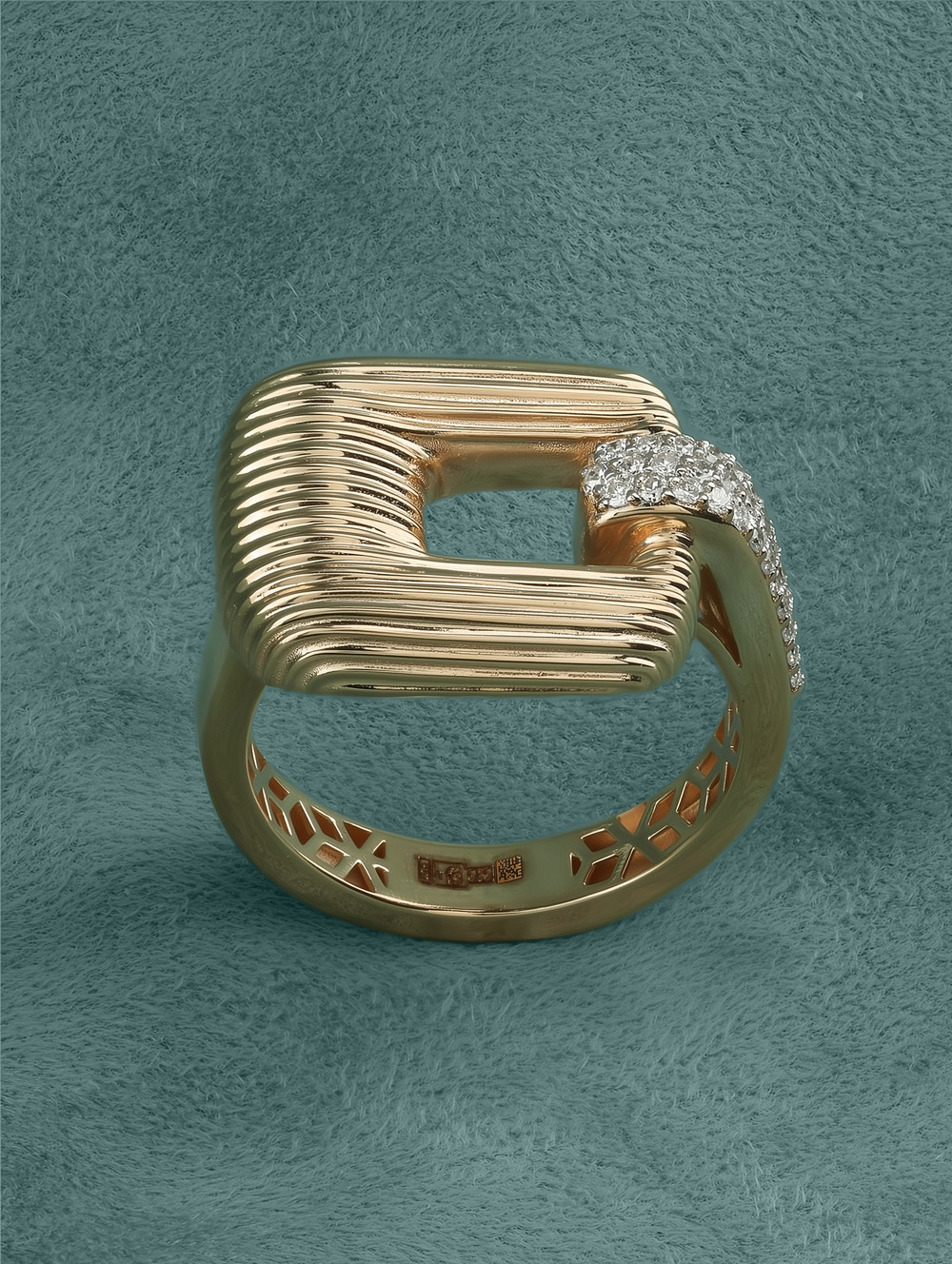 Кольцо из золота c бриллиантами