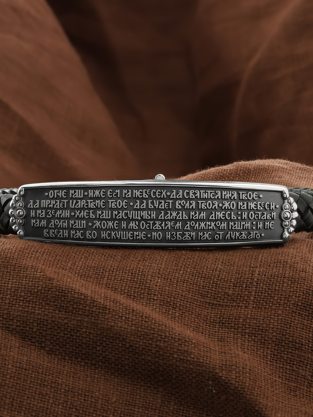 Браслет из белого золота c шнурком