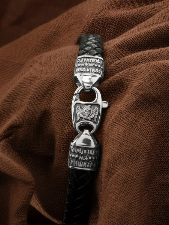 Браслет из белого золота c шнурком