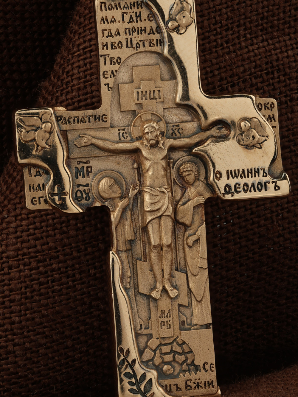 Крест из золота