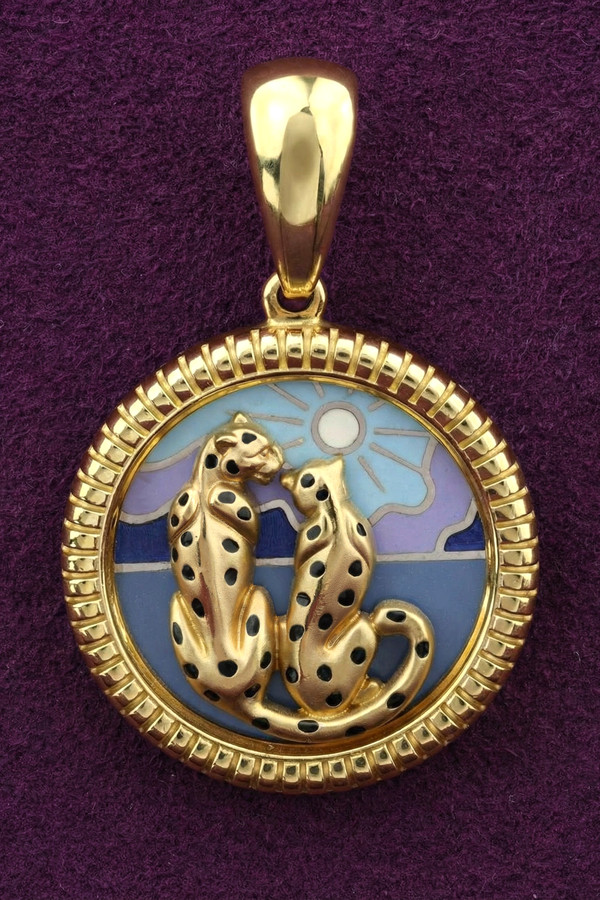 Подвеска из лимонного золота c эмаль