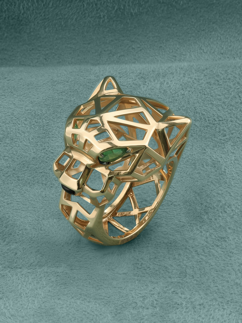 Кольцо из золота c изумрудом и ониксом