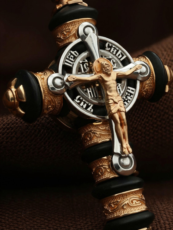 Крест из золота c ониксом