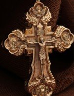 Крест из золота 585 пробы c деревом груши