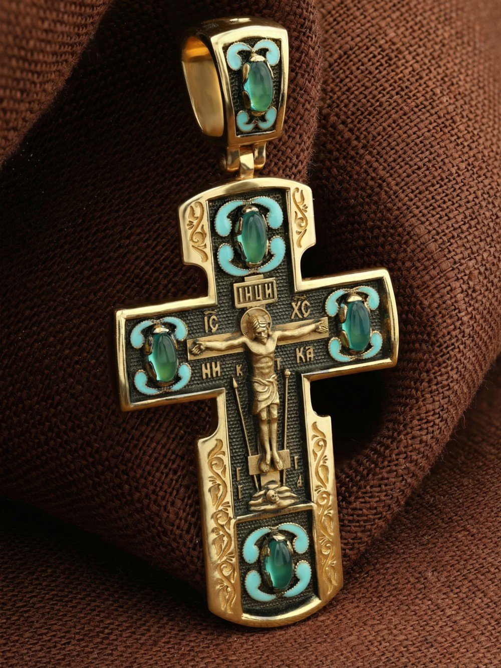 Крест из лимонного золота c эмаль и хризопразом