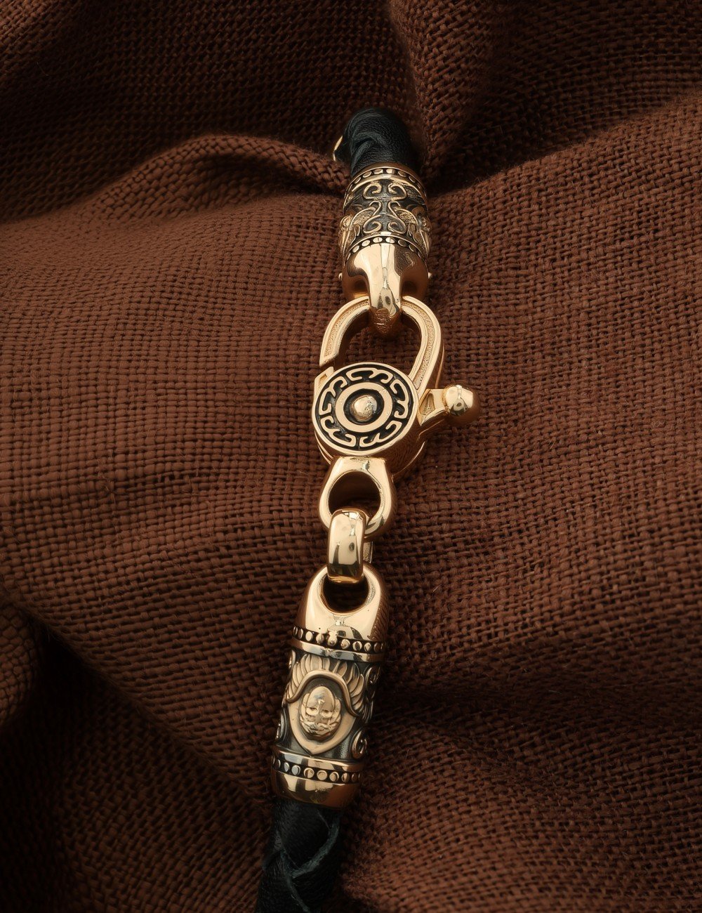 Браслет из золота 585 пробы c кожаным шнурком и ониксом