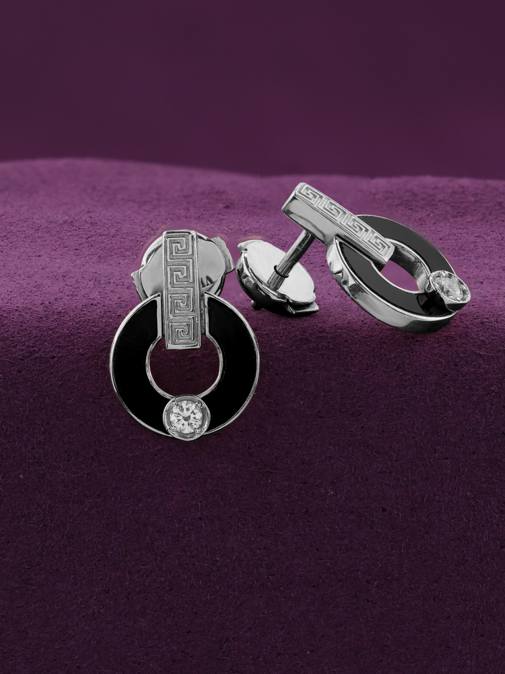 Серьги из белого золота c бриллиантами и ониксом