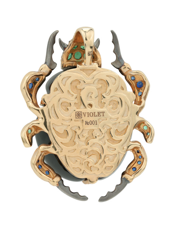 Подвеска из золота c бриллиантами, сапфиром, изумрудом и ониксом