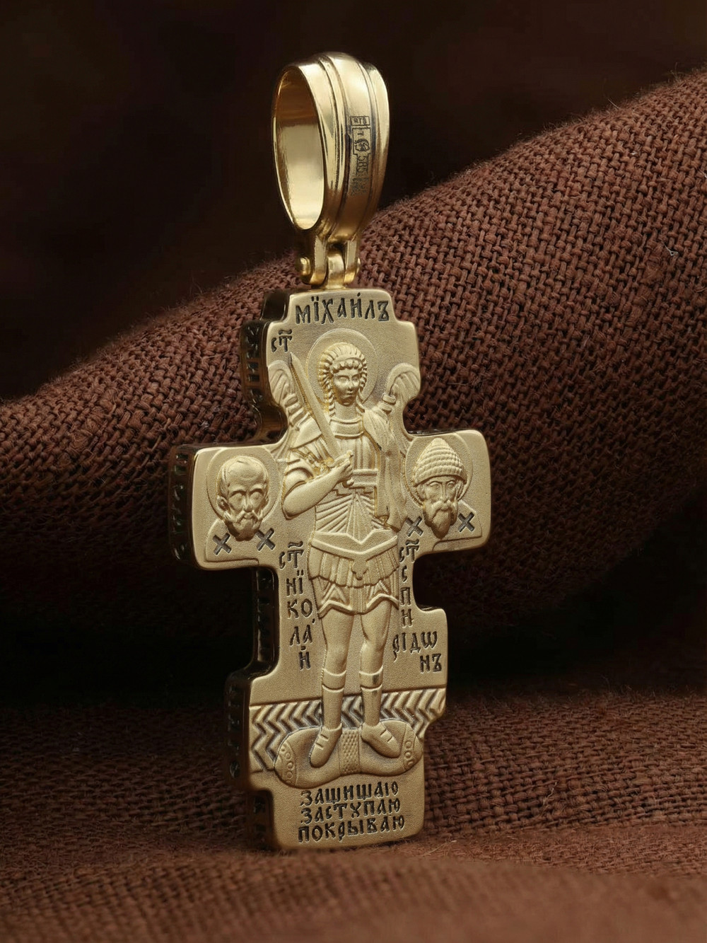 Крест из лимонного золота