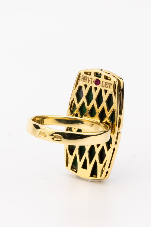 Кольцо из лимонного золота c бриллиантами, рубином и малахитом