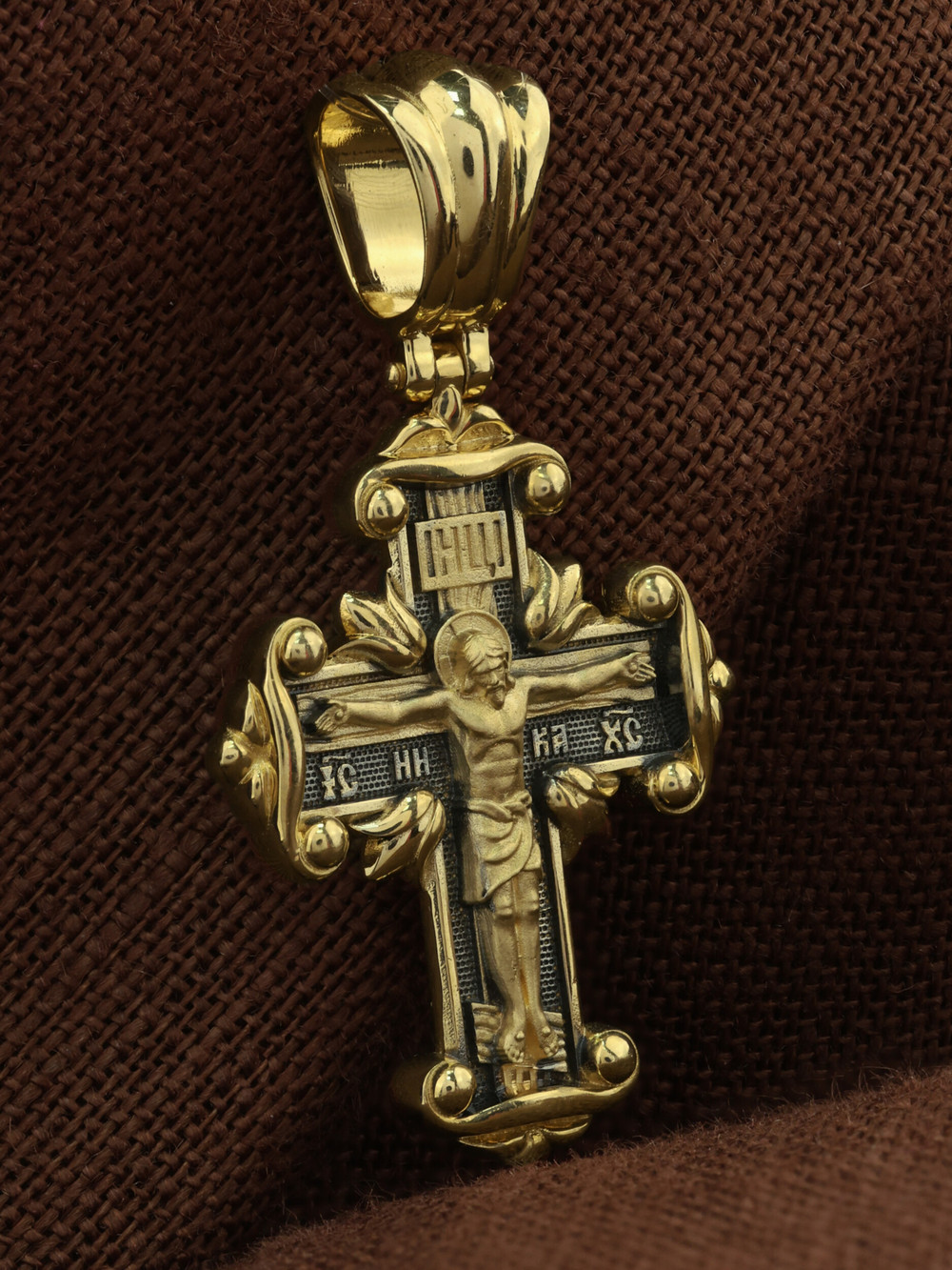 Крест из лимонного золота