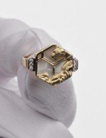 Кольцо из лимонного золота 585 пробы c бриллиантами и перламутром