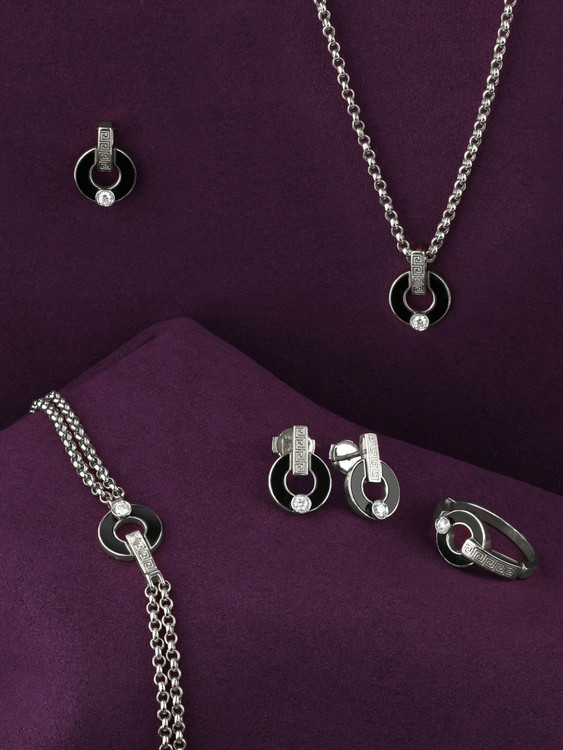 Колье из белого золота c бриллиантами и ониксом