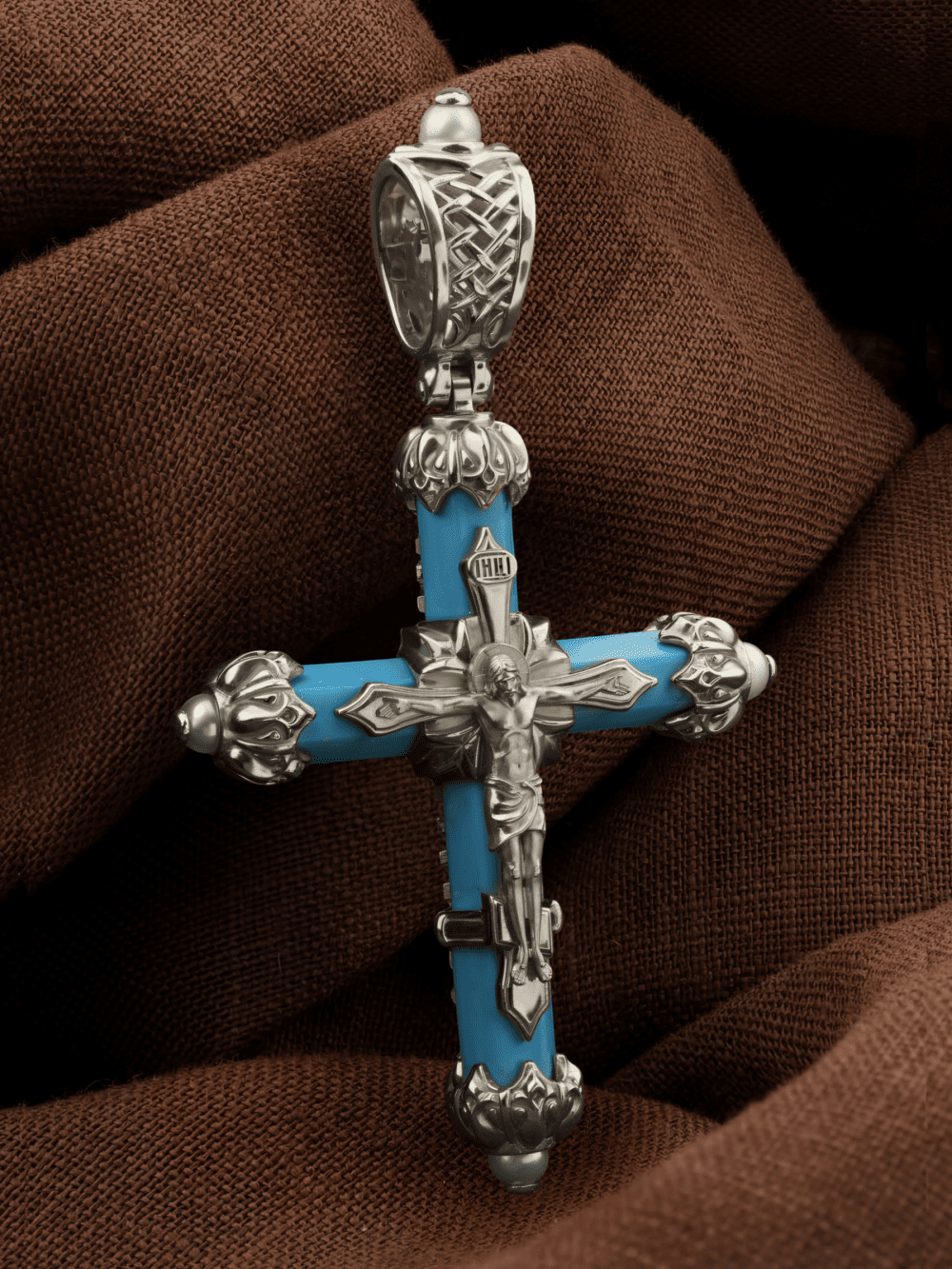 Крест из белого золота c жемчугом и бирюзой