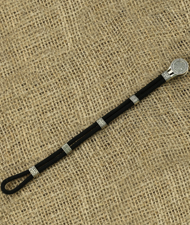 Браслет из серебра и золота c ониксом и шёлковым шнурком