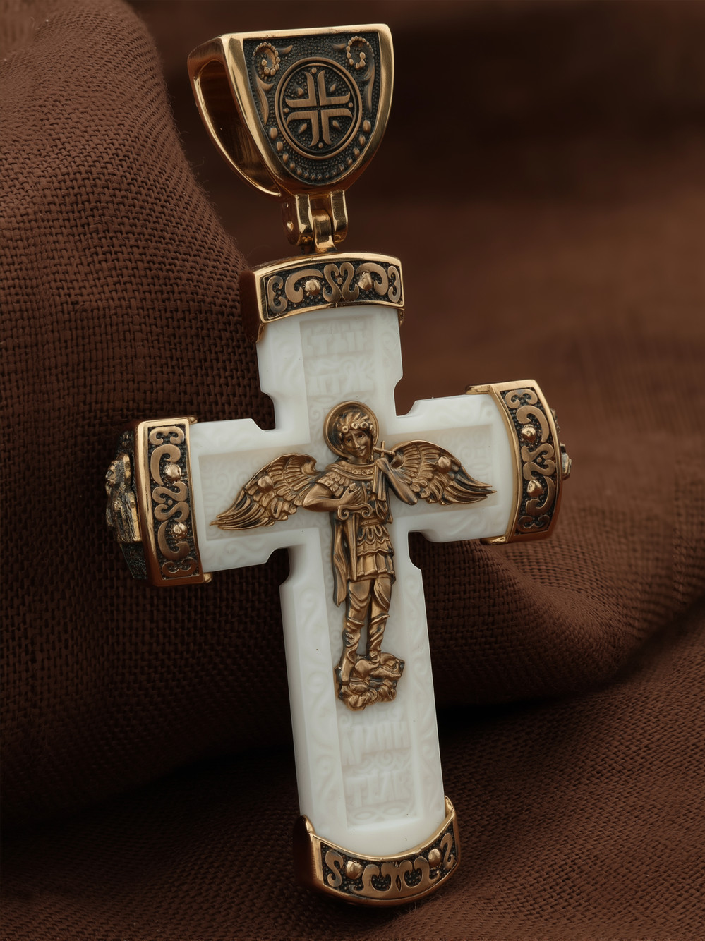 Крест из золота c бивнем мамонта