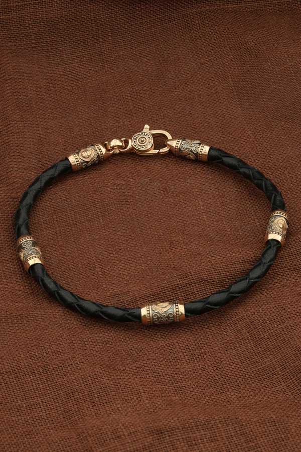 Браслет из золота c кожаным шнурком