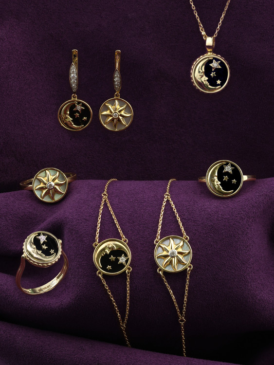 Кольцо из лимонного золота c бриллиантами, ониксом и перламутром