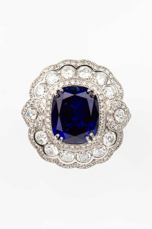 Кольцо из белого золота c бриллиантами и сапфиром