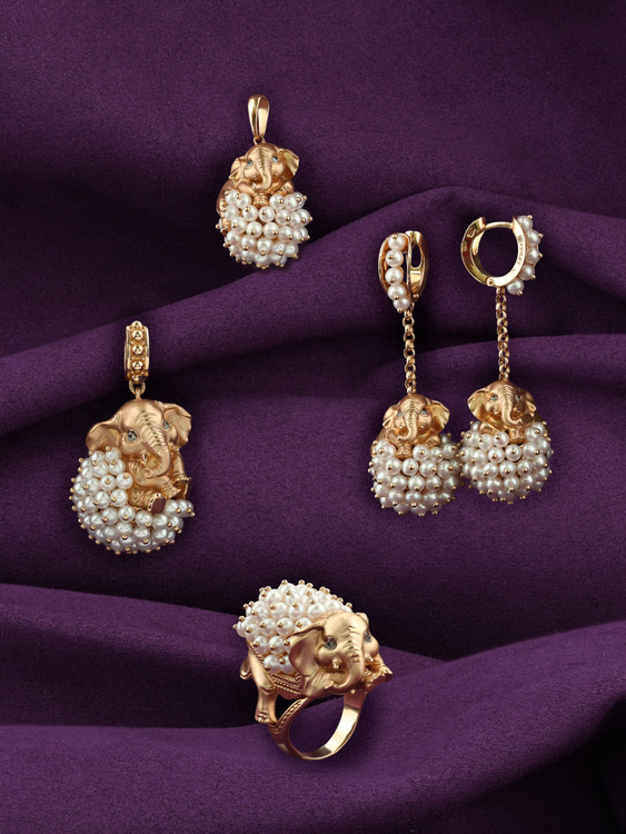 Кольцо из золота c эмаль и жемчугом