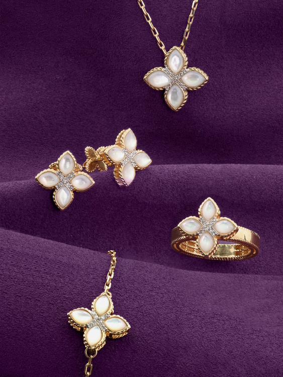 Браслет из золота c бриллиантами и перламутром