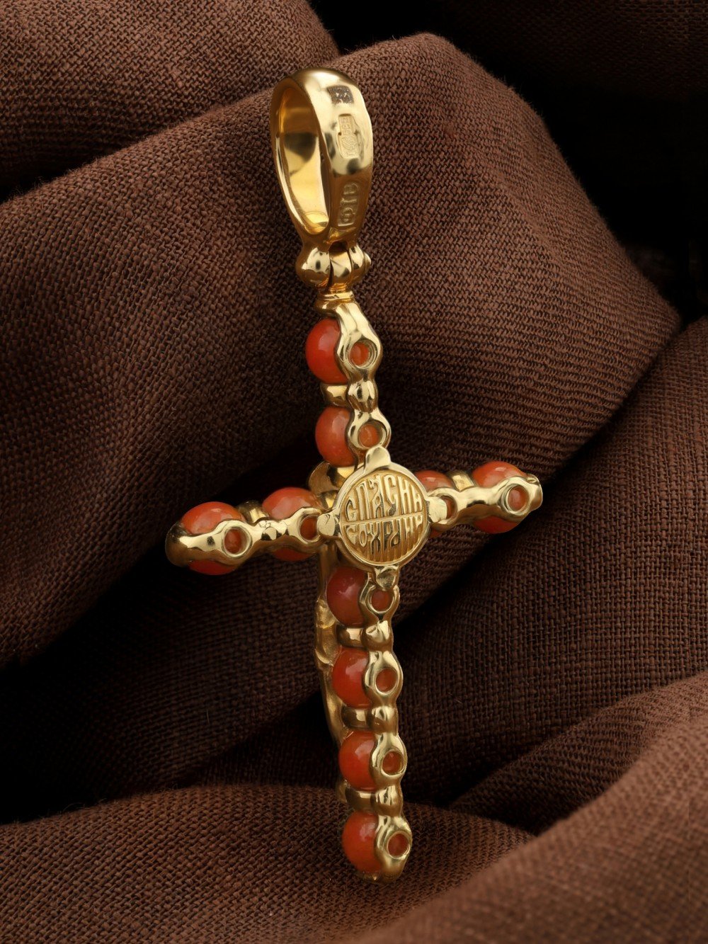 Крест из лимонного золота c кораллом