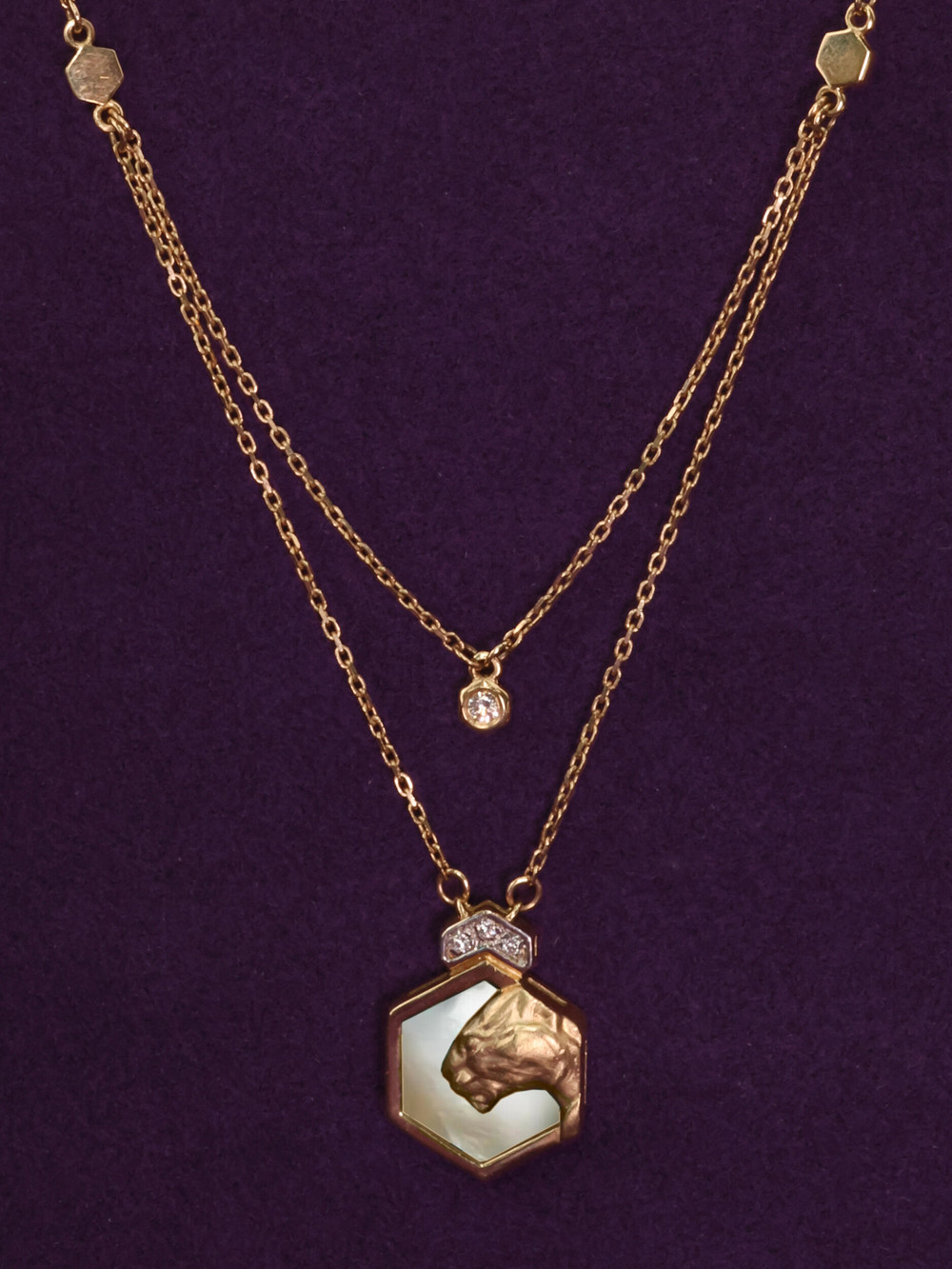 Колье из золота c бриллиантами и перламутром