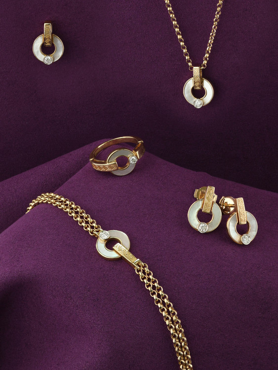 Браслет из лимонного золота c бриллиантами и перламутром