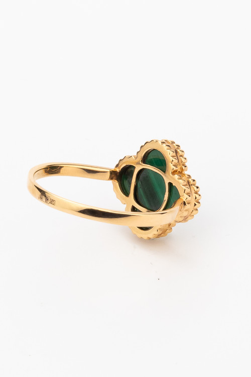 Кольцо из золота c малахитом