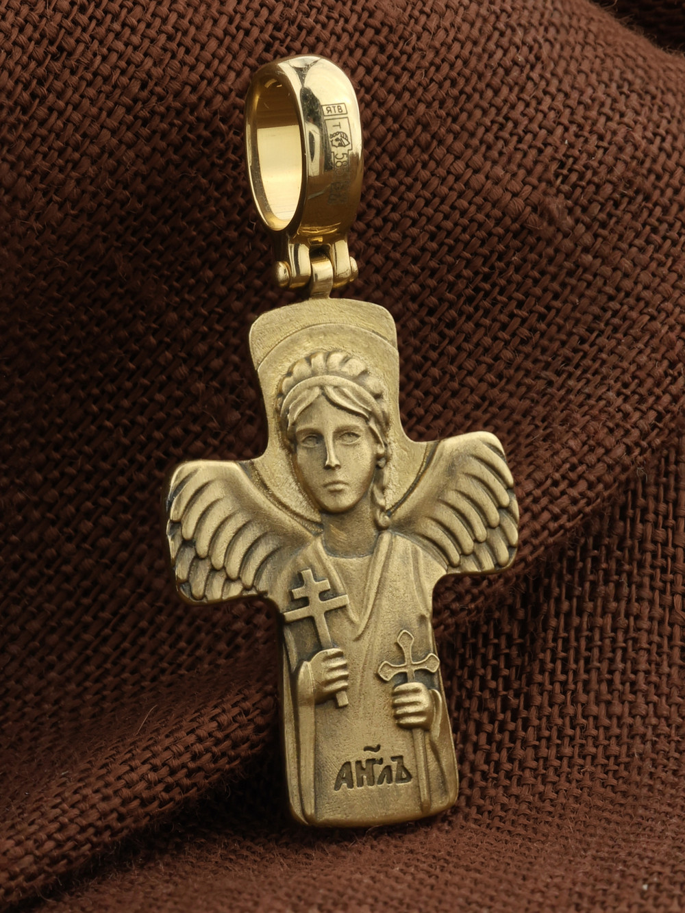 Крест из лимонного золота