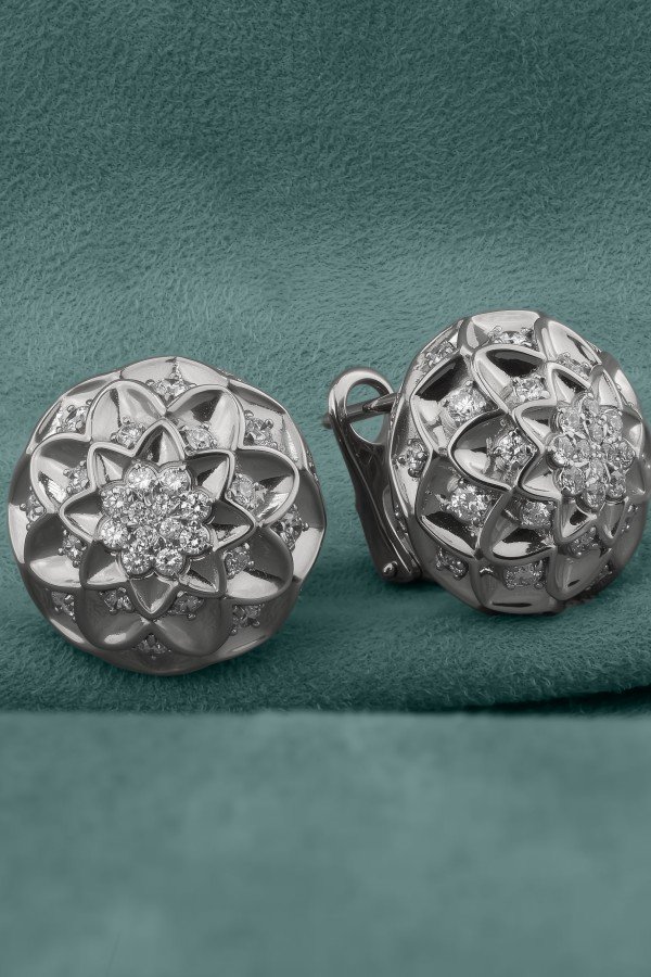 Серьги из белого золота 585 пробы c бриллиантами