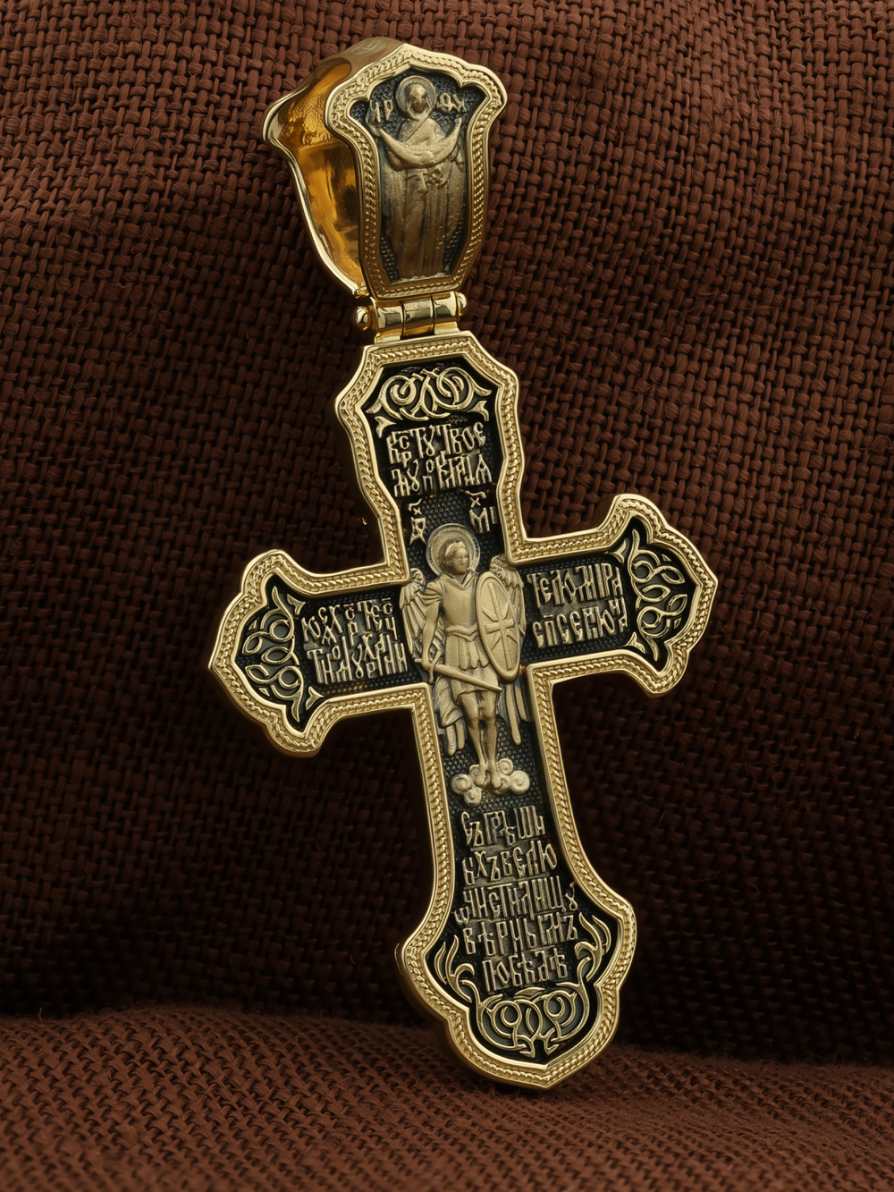 Крест из лимонного золота