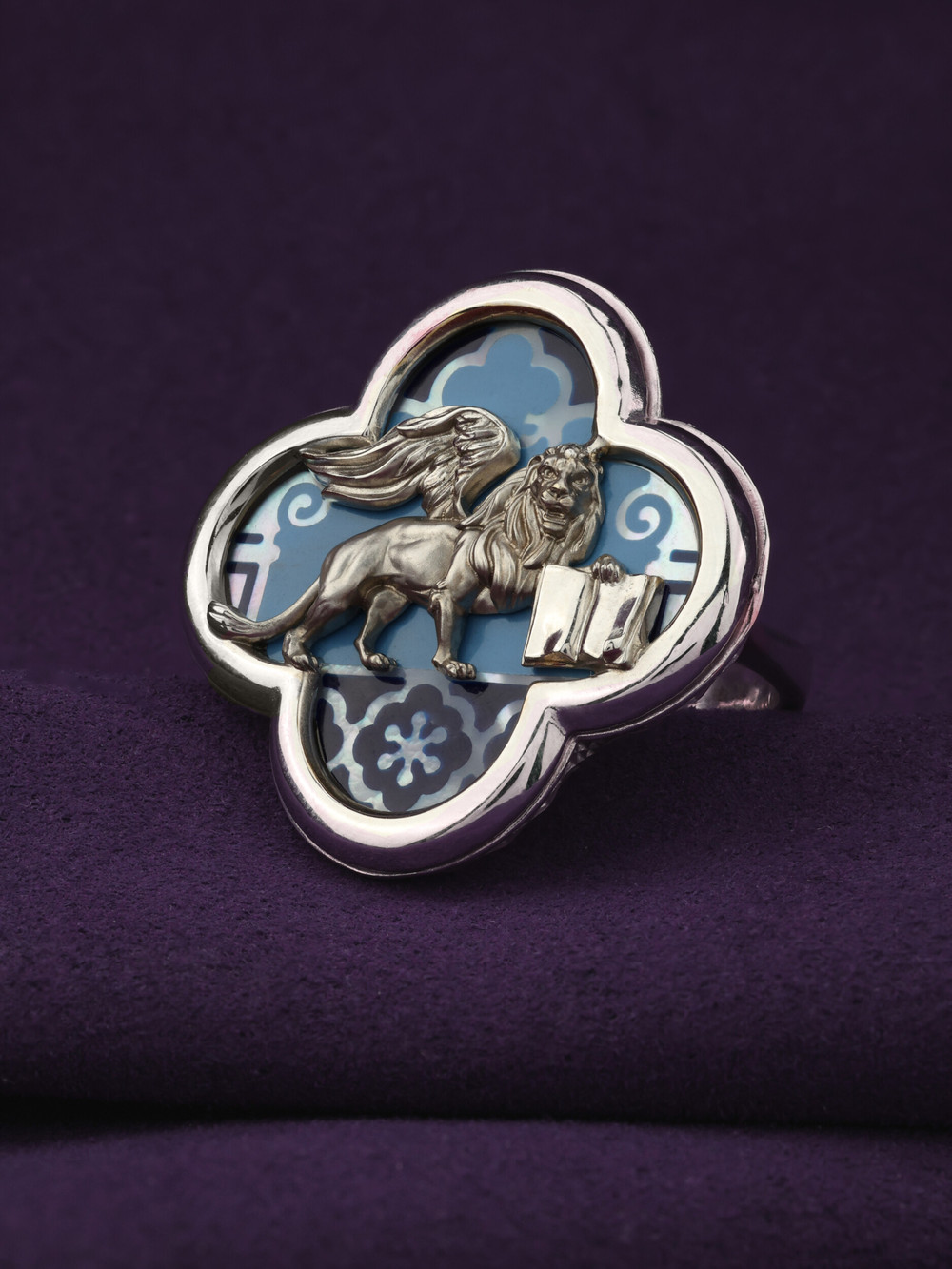 Кольцо из белого золота c эмаль и перламутром