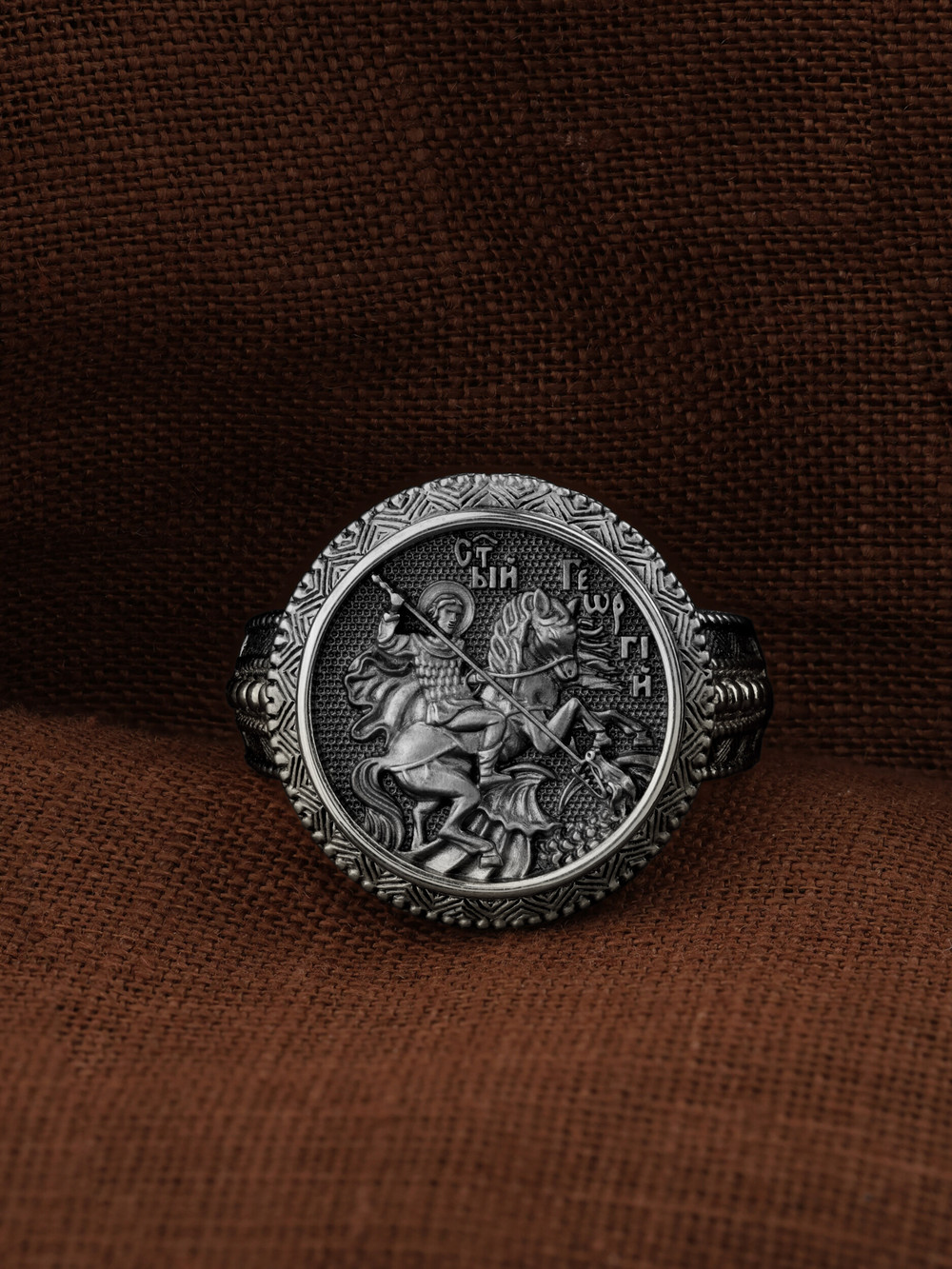 Кольцо из белого золота