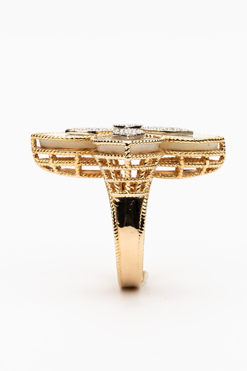 Кольцо из золота c бриллиантами и перламутром